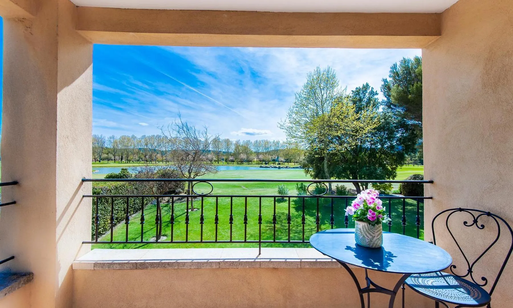 Villa Villa-Provence-Pont-Royal Mallemort France